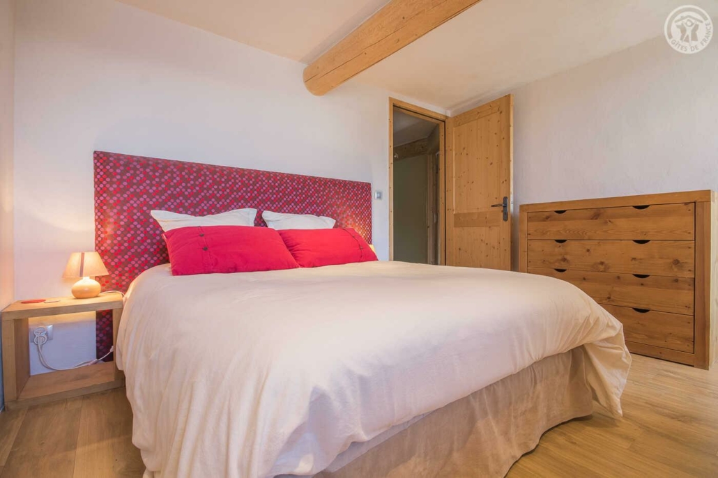 Chambre et espace nuit du Gîte Versaya