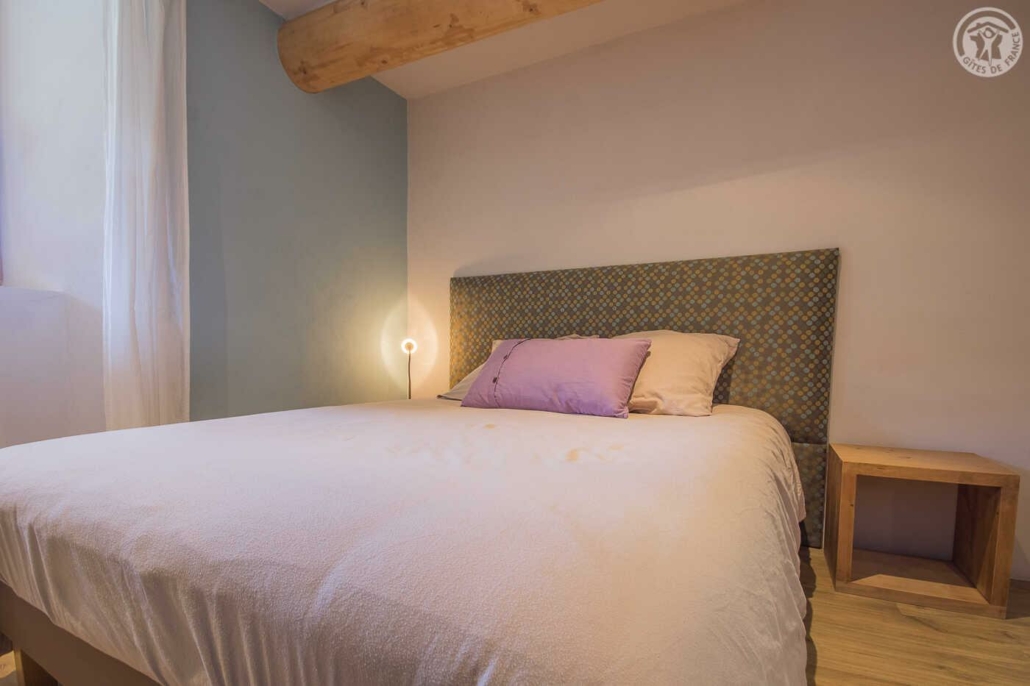 Chambre et espace nuit du Gîte Versaya