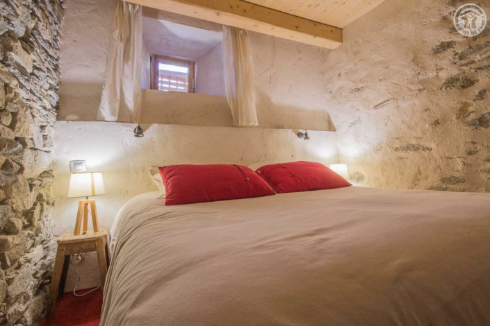 Chambre et espace nuit du Gîte Versaya